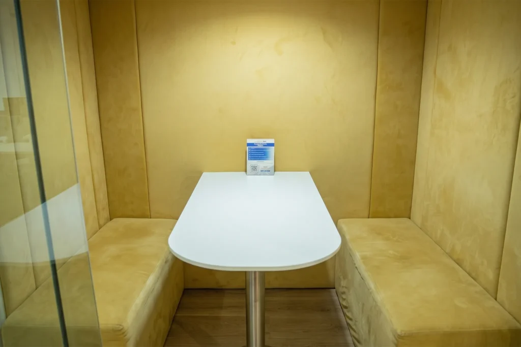 one to one meeting room 01