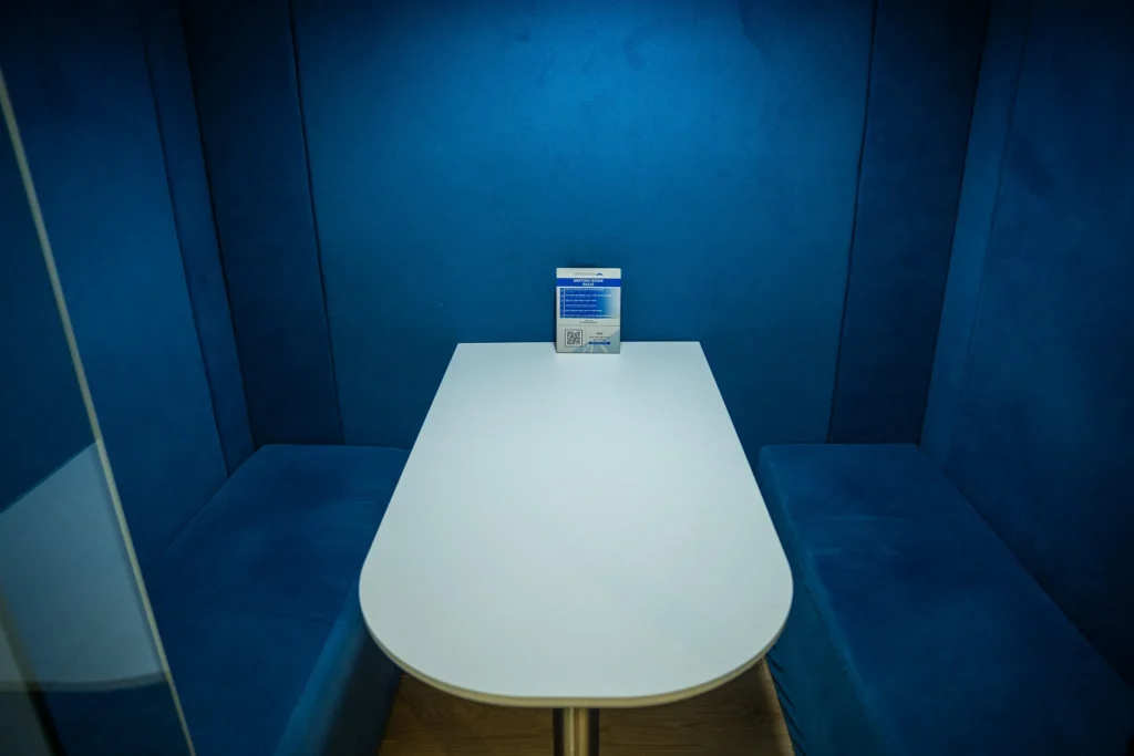 one to one meeting room 02